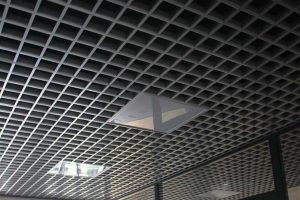 Грильято - Мастер Грильято 150х150 подвесной потолок в торгово-развлекальтеном центре
